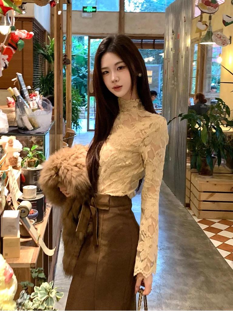 Элегантный кружевной топ в французском стиле с бархатной подкладкой и воротником-стойкой