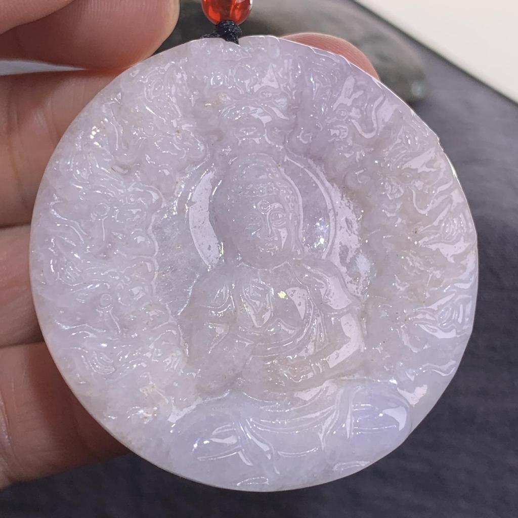 Подвеска из натурального бирманского жадеита класса А с фигурками лисы, тигра, цилиня и бодхисаттвы