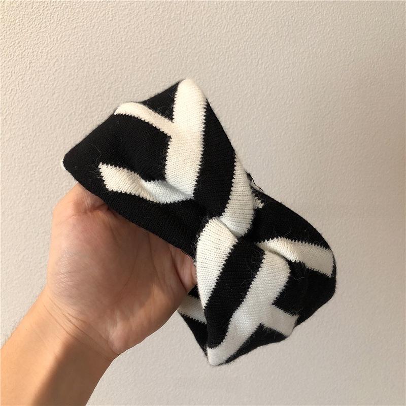 Korean Retro Wool Wide Cross Headband: Autumn & Winter Contrast Knit Hair Accessory