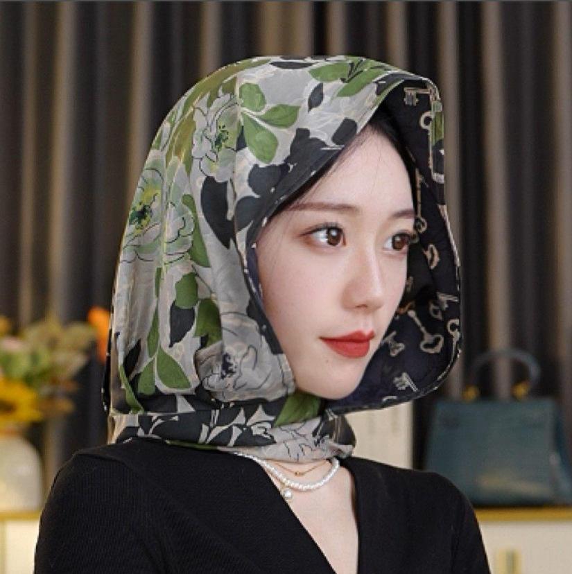 Variety of hats, silk scarves, scarves, sunshade triangular headscarves, women's bag heads, multi-functional fashion, small long streamer scarves.