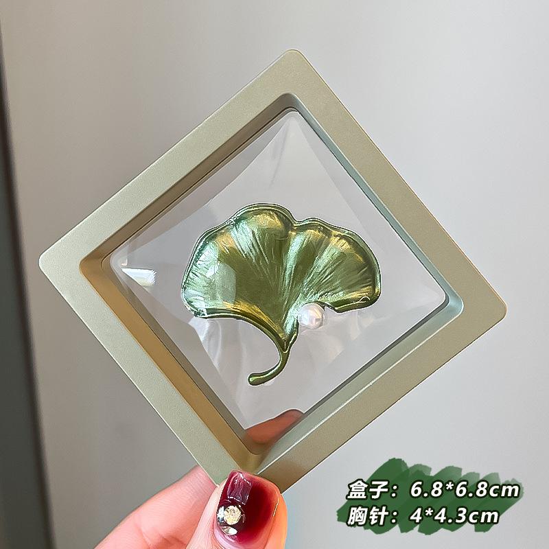 Green Plant Flower Brooch Pearl Anti-Light Pin Accessories High-End Women'S Small Fresh Suit Corsage Decoration