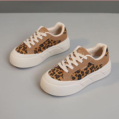 Мода 2025 Весна Новые Дышащие Белые Туфли с Низким Вырезом Женские Корейская Версия Повседневные Кроссовки Модная и Универсальная Обувь на Толстой Подошве