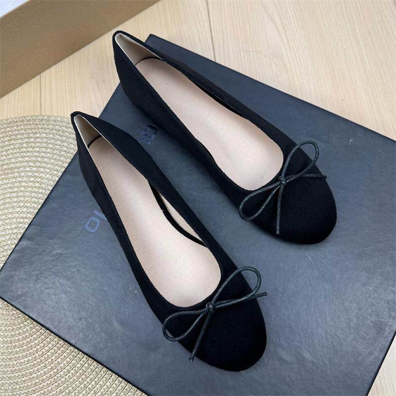 Модные балетки для женщин 2025 Новые ретро балетки с бантом-бабочкой из замши с мелким круглым носком Женская обувь больших размеров 44 43 42