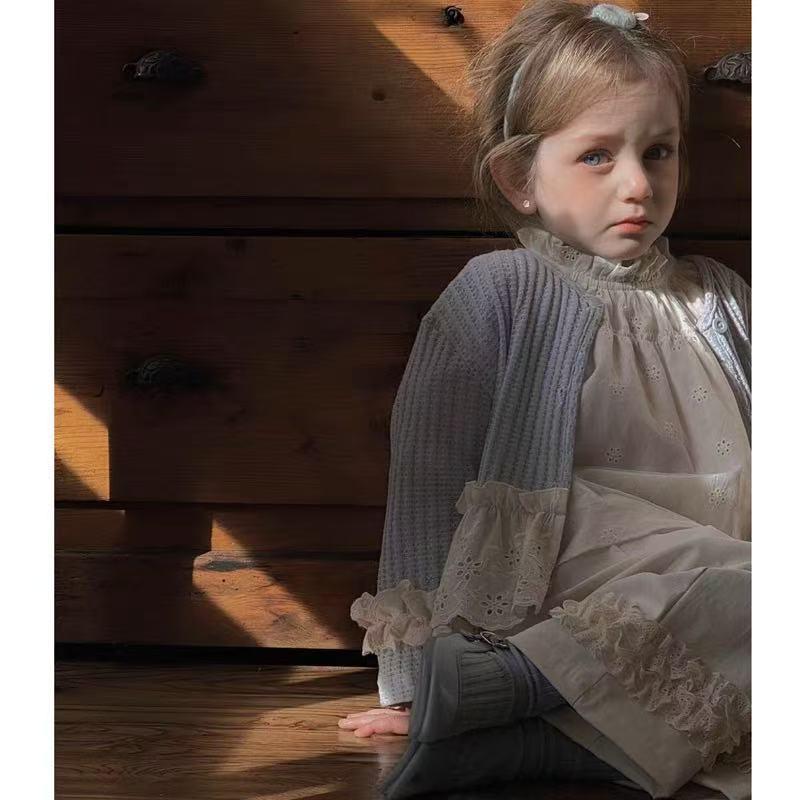 Весенний комплект для девочек 2025 года: кардиган с кружевом в стиле «лесной стежок» и широкие брюки