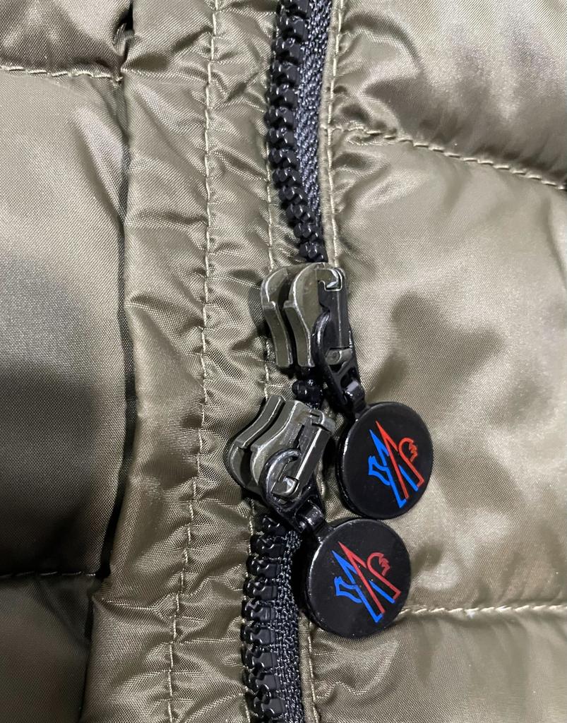 Подержанное Длинное пальто с капюшоном MONCLERПуховик Нейлон Женский