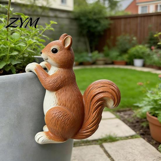 Cute Garden Ornaments Planter Climber Squirrel Statue, Lifelike Sculpture, Resin Sculpture Small Animal Figurine for Plant Pot Edge Decoration Flower