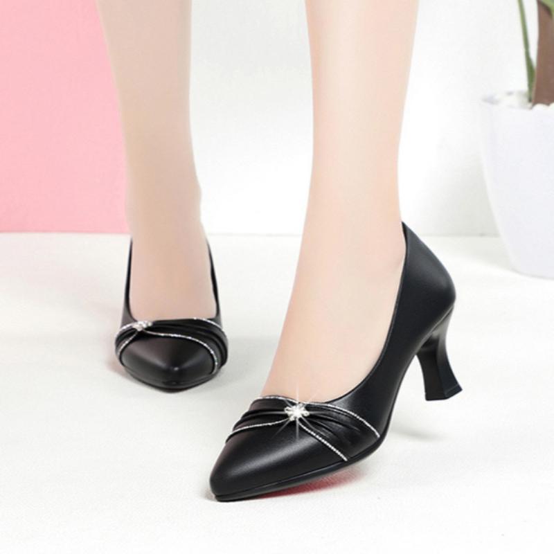 Новые женские туфли из мягкой кожи с острым носком на высоком каблуке для мам среднего возраста на весну и осень с неглубоким носком из кожи