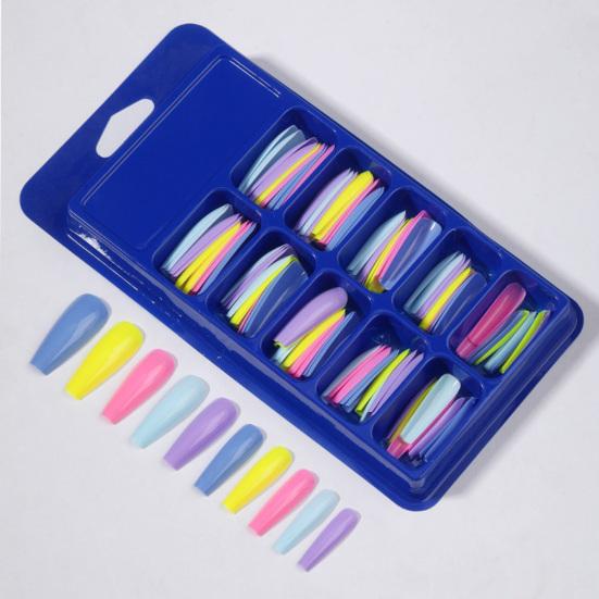 Накладные ногти из искусственного ногтя Стильные складные без следов Пластиковые накладные ногти Красочные носимые Невыцветающие искусственные ногти Накладки на искусственные ногти Поставка маникюрного салона