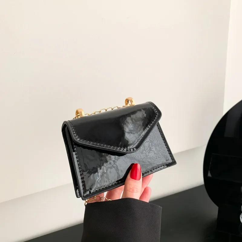 Ins Женская ПВХ сумка Цветная лазерная сумка-конверт Помада Мини-цепочка Маленькая квадратная сумка