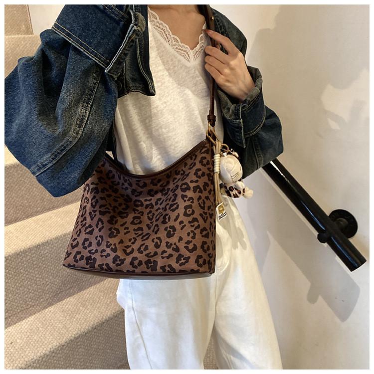 Ielgy Fashion Leopard Print Messenger Female Bag All-Match One-Shoulder Underarm B