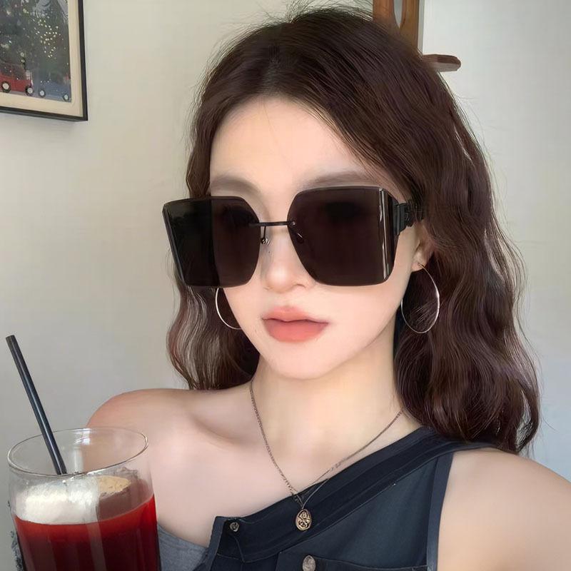 Новые изогнутые солнцезащитные очки с большой оправой для женщин, модные высококлассные оправы с полым дизайном, чтобы сделать солнцезащитные очки стройнящими и защищающими от ультрафиолета