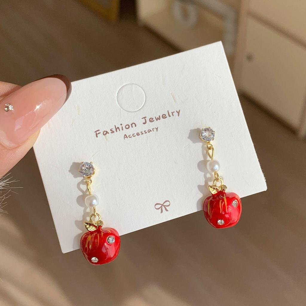 Серьги-кисточки Red Apple: Сладкий весенний дизайн для женщин