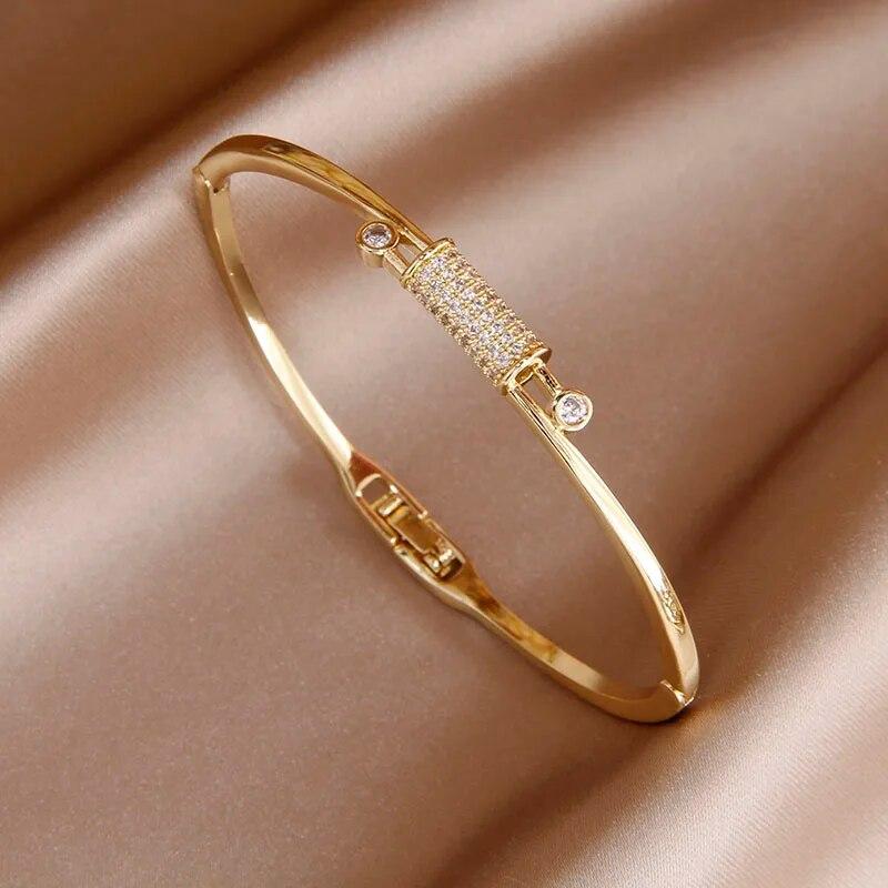 Classic Luxury Zirconia Cross Letter D Charm Bracelets For Women Fashion Brand Jewelry Elegant Knot Bangle