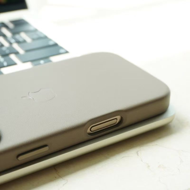 Чехол для iPhone 16 Pro Max из натуральной кожи