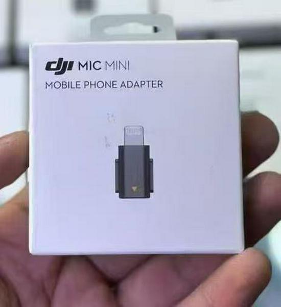 DJI Микрофон Мини: Беспроводной микрофон с функцией шумоподавления и клипсой для прямых трансляций, видеоблогов, интервью и записи на мобильный телефон.