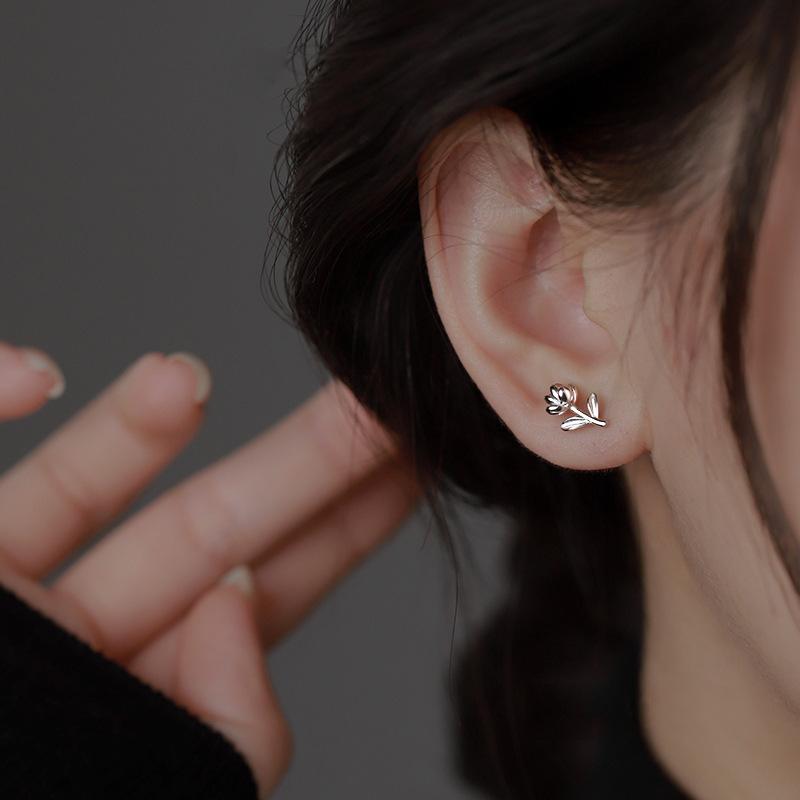 Серьги-гвоздики в форме цветка женские легкие роскошные серьги-гвоздики в стиле нишевого дизайна Sense Sweet Rose