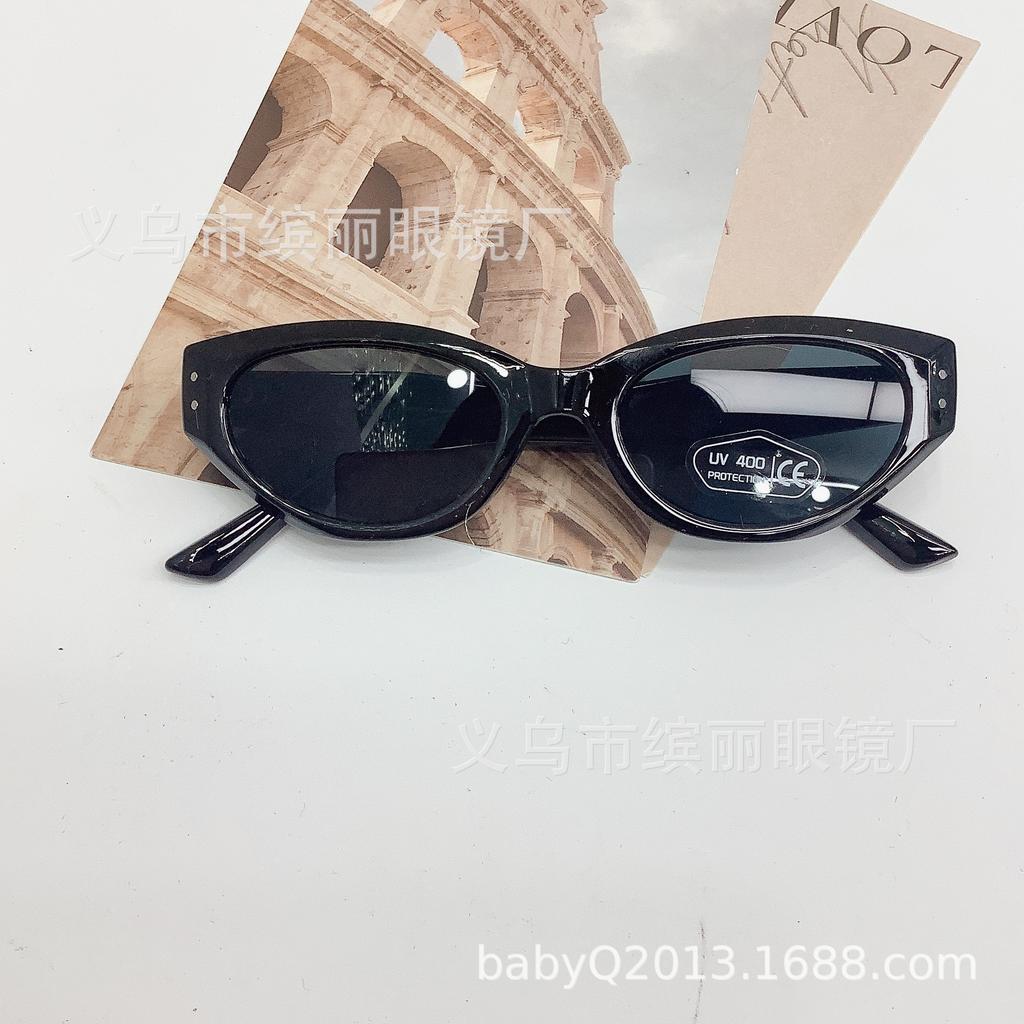 Детские солнцезащитные очки, заклепки в иностранном стиле, яркая цветная оправа особой формы, летние солнцезащитные очки, вогнутые универсальные очки