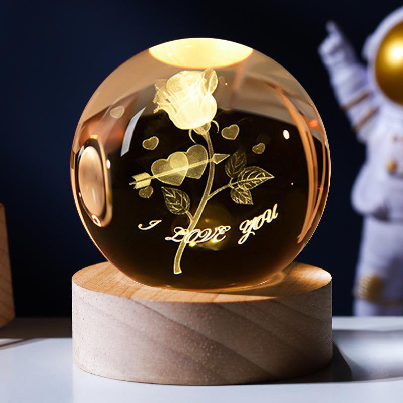 Большой хрустальный шар «Звездное небо» с астронавтом, ночник с 3D-гравировкой и светящейся деревянной подставкой - Идеальный подарок на день рождения для девушки.