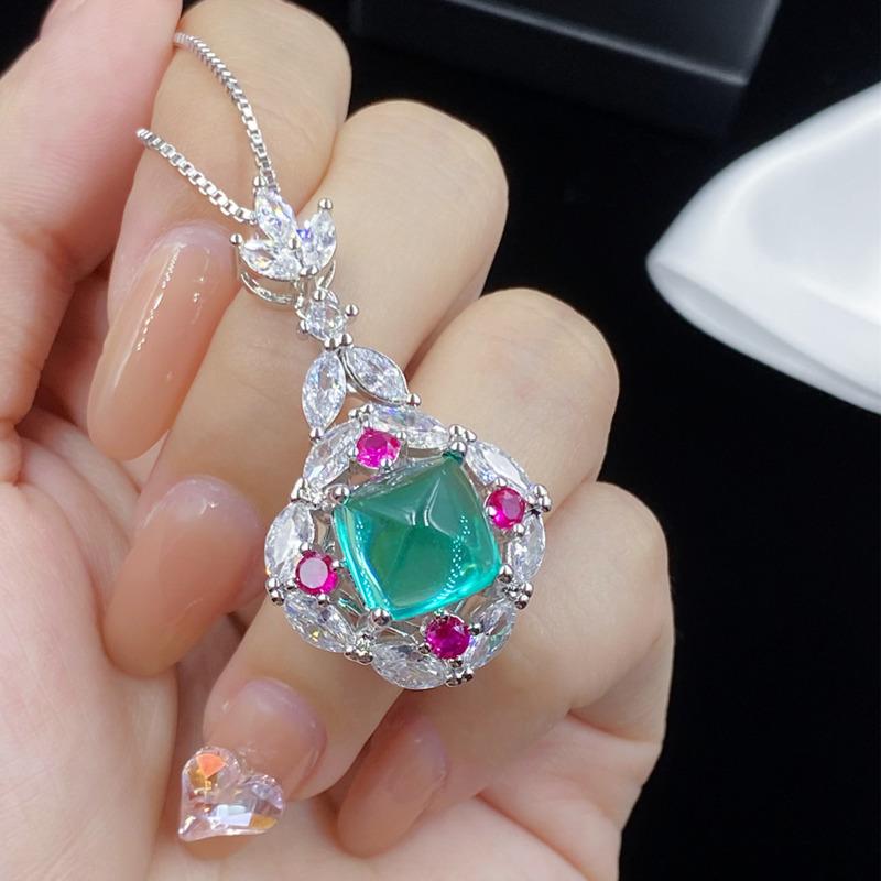 BELLA BOX Высококачественный комплект из длинных сережек с подвеской в форме сахарной башни и пустого сердца из светло-зеленого циркония для женщин