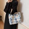 Зарубежный заказ большой емкости плюшевая сумка 2024 новая модная женская сумка повседневная универсальная цветочная плюшевая сумка через плечо с косой проймой