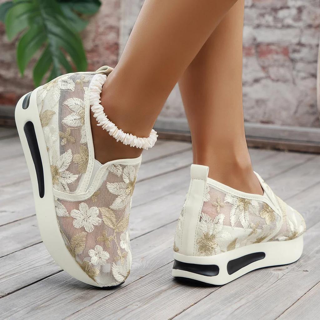 Fashion Women Sneaker 2024 New Spring Autumn Breath Lace Mesh Flower Round Head Thick Sole Comfortable Casual Sneakers Designer Shoes