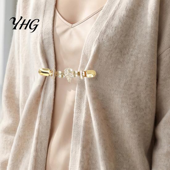 Dress Decor Accessories 2Pcs Vintage Sweater Clips for Women Girls, Retro Faux Pearl And Rhinestones Cardigan Clips, Elegant Fashionable Collar