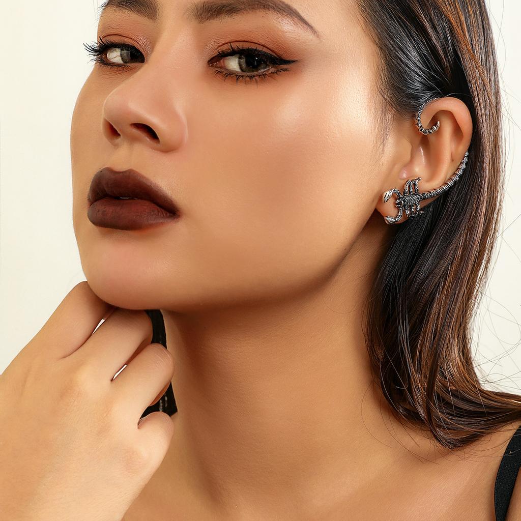 Personality Contour Scorpion Curved Stud Earrings Female, Sweet Cool Hip Hop Metal Three-dimensional Earrings Earbone Jewelry