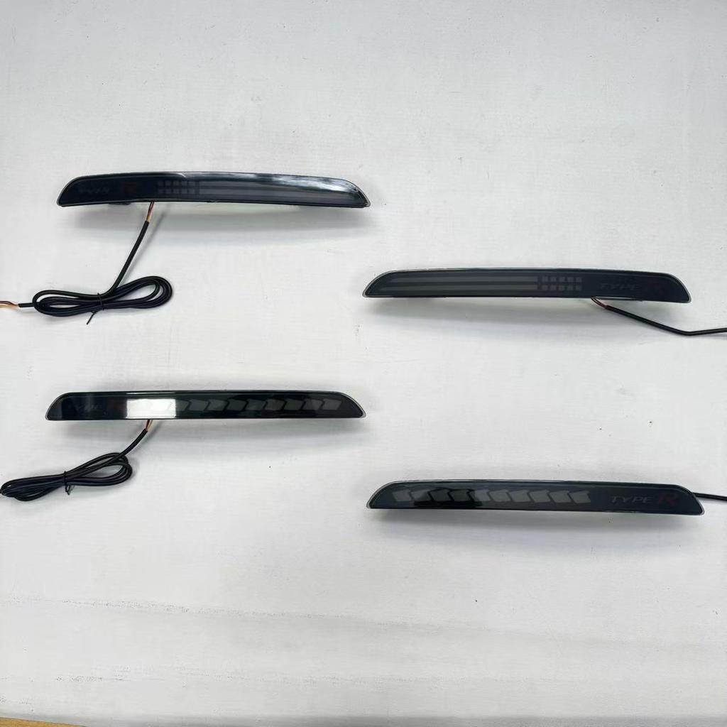 Honda 11-го поколения Civic Type R 22-го модельного года, задний светодиодный последовательный указатель поворота 'Dragon Scale'.