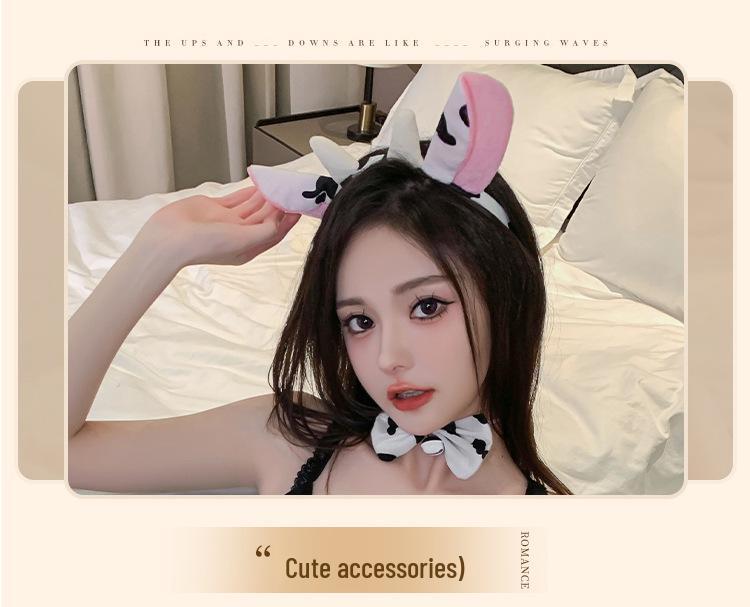 Комплект нижнего белья с коровьим принтом «Черное искушение»: Шелковое боди и чулки