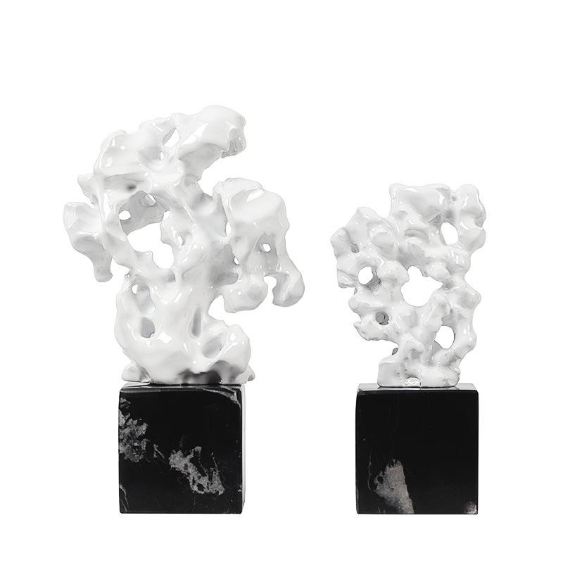 Имитация кораллового камня Неправильные полые каменные статуэтки Мраморное основание Абстрактные ремесленные украшения Аксессуары для домашнего декора