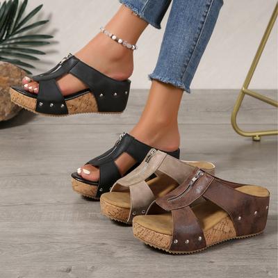 Прямая поставка внешней торговли большого размера 2025 новые женские сандалии на танкетке с открытым носком на толстой подошве с заклепками