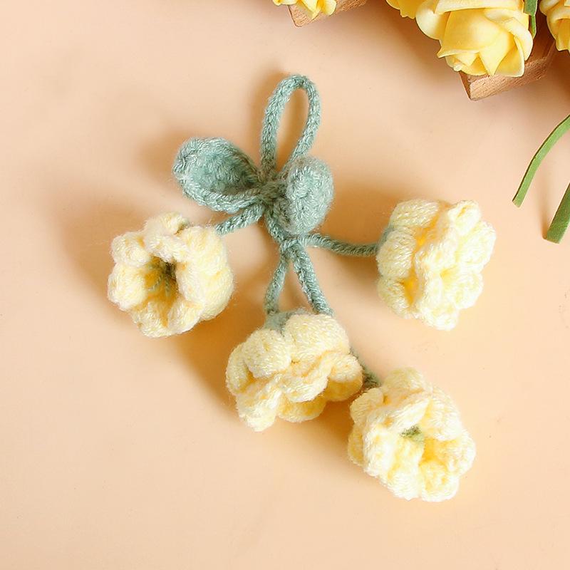 Шерстяной брелок-подвеска «Ландыш» с сухоцветами – Девичий брелок в виде сердца в подарок