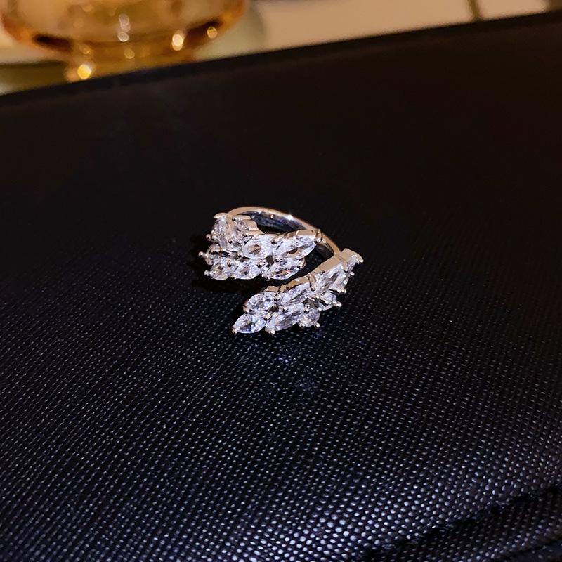 Любовь zir*****пен кольцо-подсветка роскошный темперамент высокое чувство кольцо на указательный палец нишевый дизайн кольцо женщина