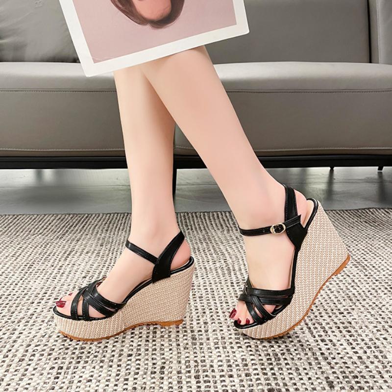 Женские сандалии на танкетке 2022, модные сандалии на платформе, дизайнерские туфли с открытым носком, женская удобная летняя обувь