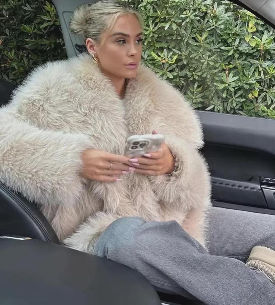 Women's 2024 Faux Fur Winter Coat with Large Lapel