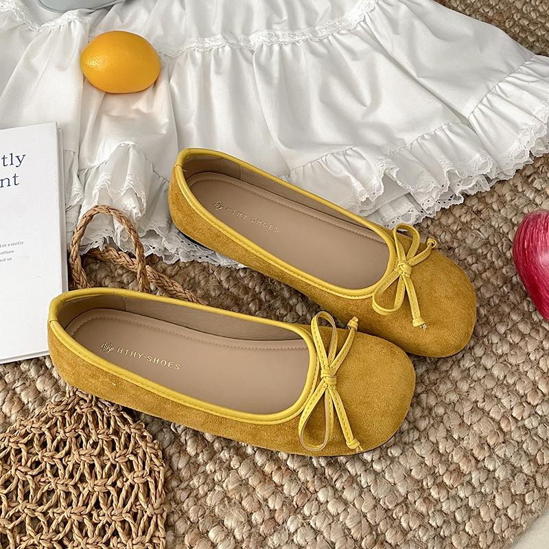 Модные, легкие, супер-огненные и красивые французские туфли на плоской подошве с мелким горлом для женщин 2025 года, новые летние туфли в стиле ретро Мэри Джейн