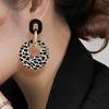 Длинные ретро черно-белые геометрические серьги, женские серьги в индивидуальном стиле, серьги с преувеличенным дизайном, подчеркивающие маленькое лицо