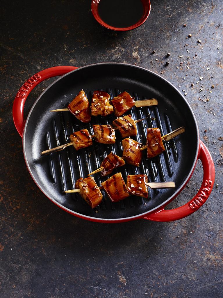 Круглая сковорода-гриль Staub Grill Cherry Grill, совместимая с японским грилем "Pure 26 см", сковорода, ручки, металл, эмаль, [Авторизованный продукт] и