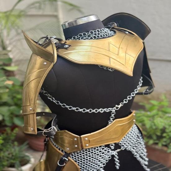 Золотой доспех Валькирии: средневековый костюм воина-воительницы в кольчуге для ролевых игр, косплея и реконструкций.
