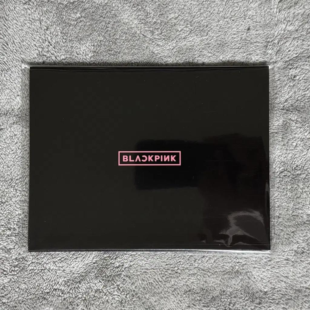 BLACKPINK sealed Selling a commemorative stamp pack (1 stamp album + 1 full sheet).