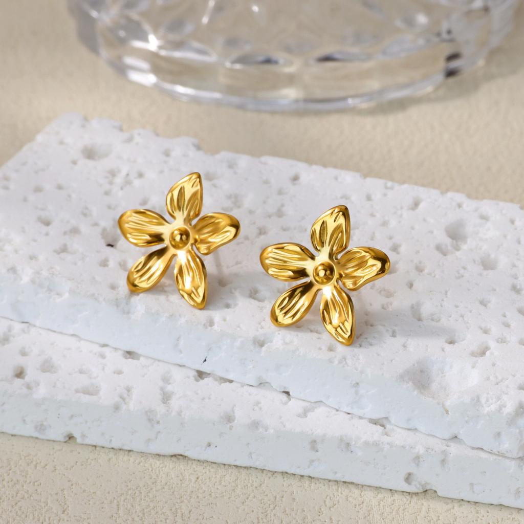 Early Autumn New Retro Stainless Steel Flower Earrings Wind High-end Light Luxury Medieval Earrings