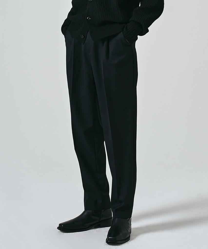 NOIRER Wool One-Tuck Relaxed Slacks (Black)
