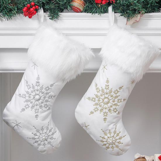 Рождественские чулки, вышитые снежинками, подвесные носки с плюшевой кромкой, праздничный домашний декор, подарочные чулки для рождественской вечеринки