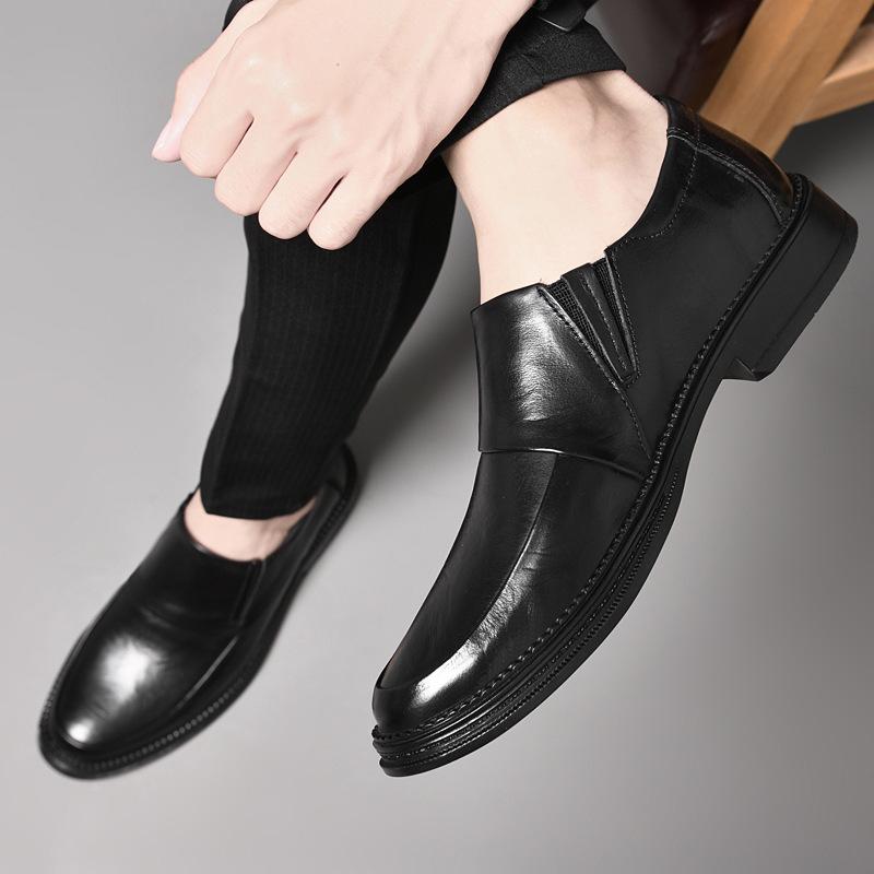 Мужская обувь 2025 лето новая мужская обувь в стиле джентльмена легкая роскошь водонепроницаемая на одной педали легкая с острым носком с увеличением роста повседневная кожаная обувь