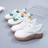 Модная повседневная обувь для женщин 2024 года, новые весенние кроссовки для женщин, маленькие белые туфли, кроссовки на толстой подошве