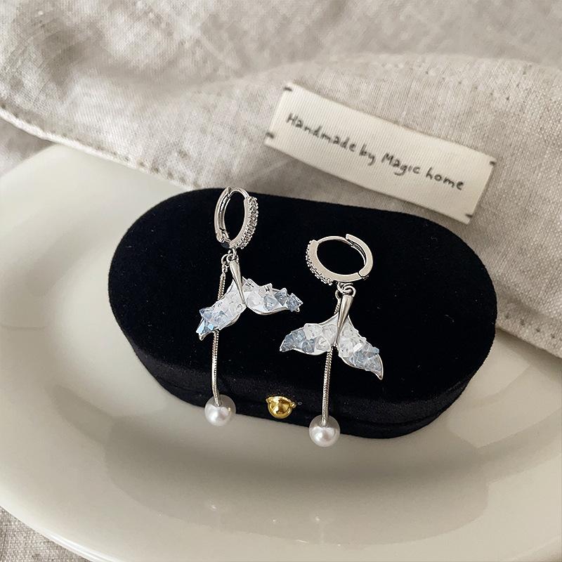 Длинные серьги с синими кристаллами в форме рыбьего хвоста для женщин, дизайнерские, с чувством индивидуальности, простые, универсальные, темпераментные, модные серьги-гвоздики