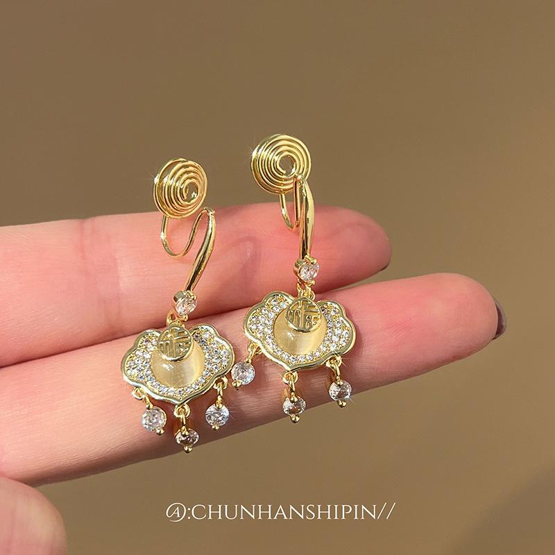 Mosquito coil disc, ear clips, high-end ethnic style, zircon safety lock, ear buckle, popular fashion, versatile lucky lock earrings.