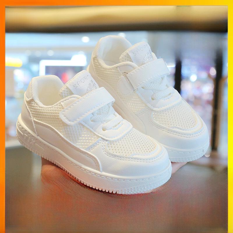 Летняя детская спортивная обувь 2025 года из дышащей белой сетки: Дизайн Hollow для мальчиков и стиль для девочек