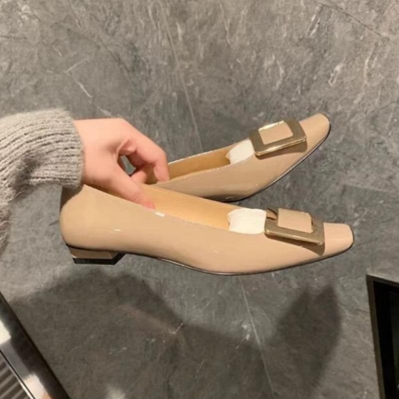 Модные женские туфли-лодочки с французской квадратной пряжкой, классические балетки с квадратным носком из лакированной кожи, темпераментные, новый стиль