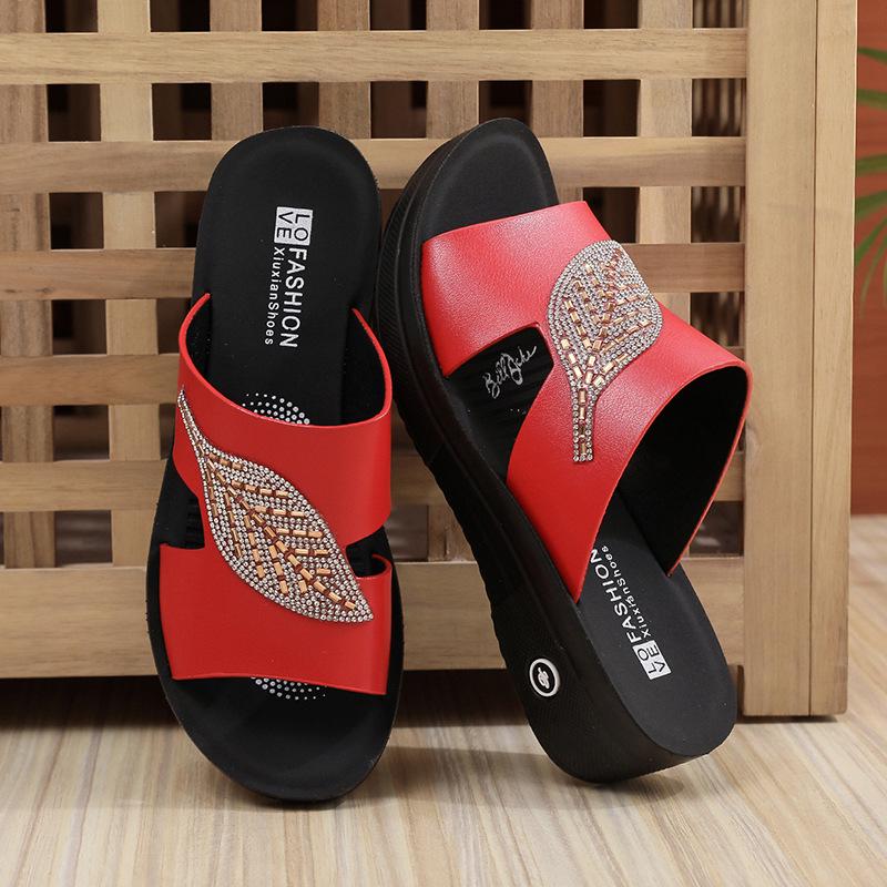 Женские босоножки на танкетке 2025: Высококачественная, Нескользящая Мягкая Подошва для Среднего и Пожилого Возраста